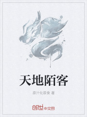 按摩师坐在两腿中间按摩